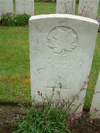 Etaples Military Cemetery - Mazur, H